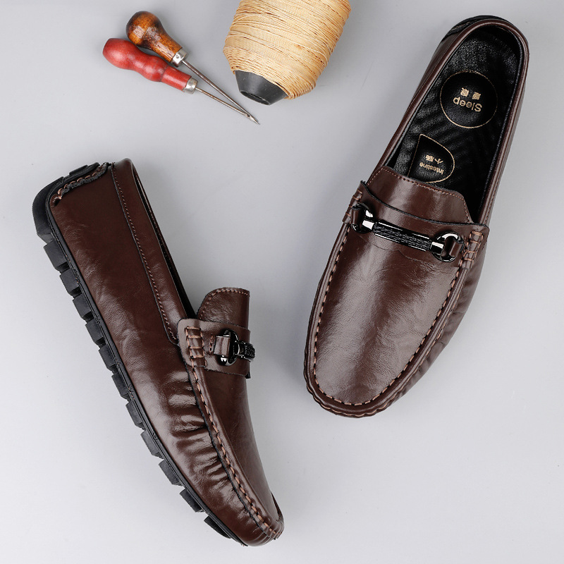 Zapatos de hombre de cuero real 2025 nuevos zapatos de negocios británicos transpirables con suela suave zapatos casuales perezosos con un pie zapatos para hombre