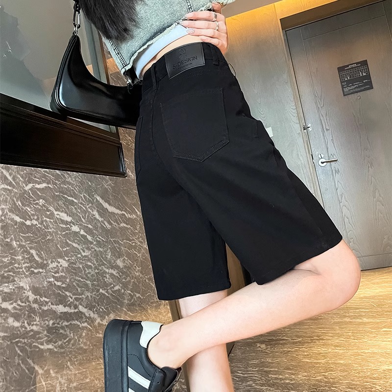 검은색