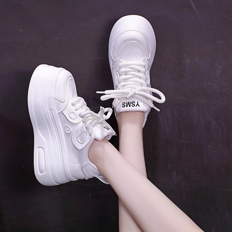 Zapatos pandas negros y blancos para mujeres 2025 otoño nuevo hombre pequeño 8cm muffin grueso aumento de altura zapatos blancos pequeños deportivos ociosos