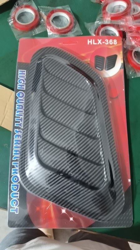 車のシミュレーションサメのひれフェンダーフェンダー修正ステッカーサメのひれカーボンファイバー装飾ステッカーベンチレーションステッカー工場|undefined