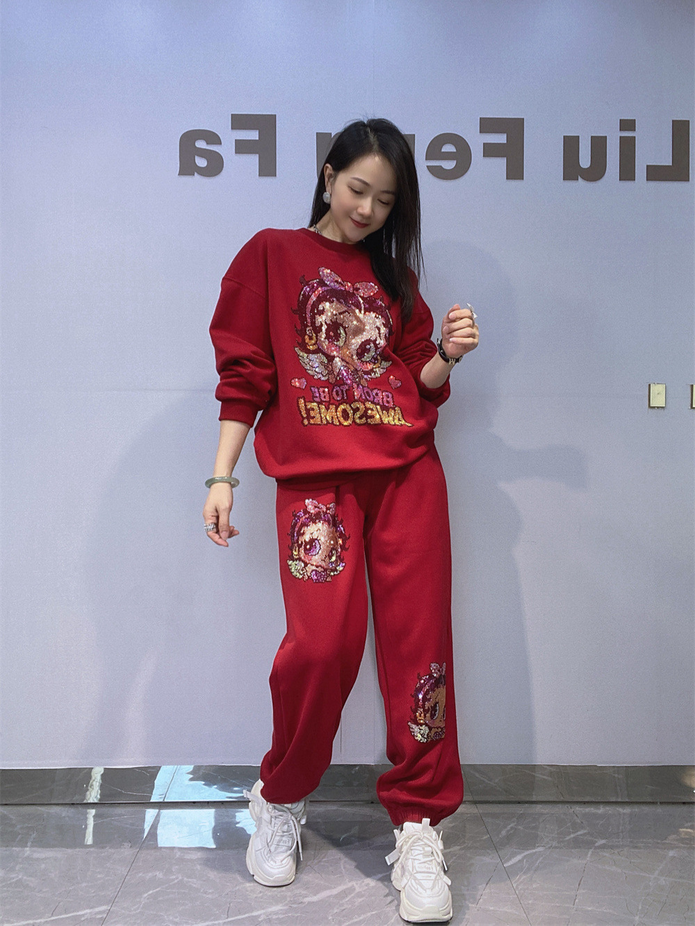 Europa y América ropa de mujer estilo coreano de diamante caliente cuello redondo manga larga suéter de vestir para mujeres de otoño y invierno pantalones sueltos de dos piezas de ropa deportiva