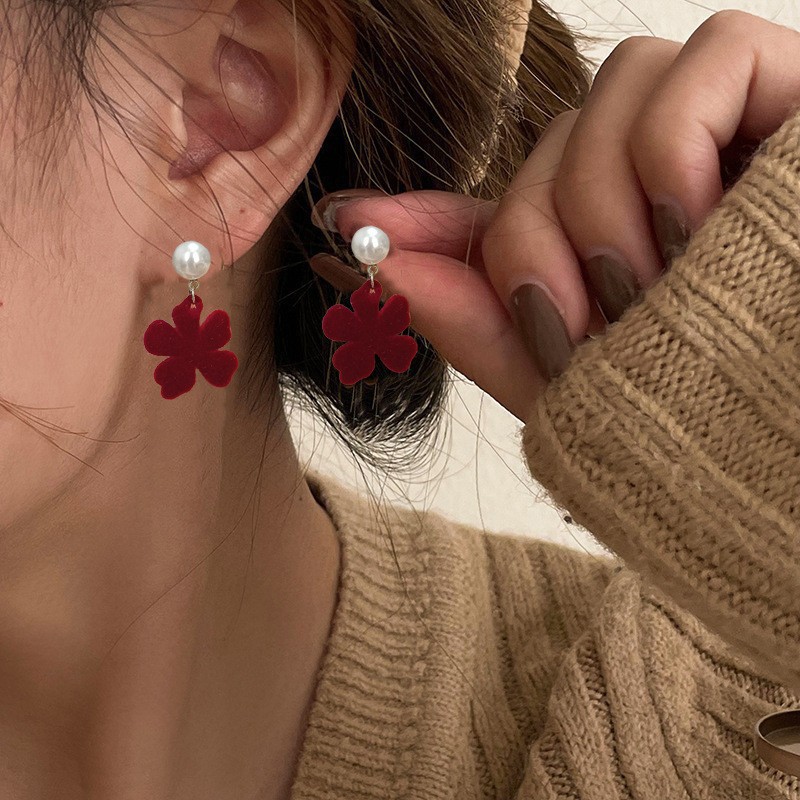 몰려드는 귀걸이