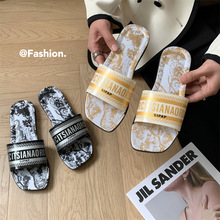 �|�ρ��¿�Ůʿ�ļ�����Ь�r�з������e�ָ��⴩ƽ���ճ�����Ь