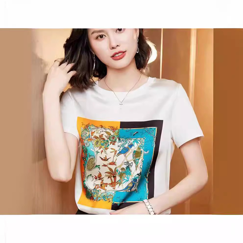 spring silk T-shirt for leisure with a round collar