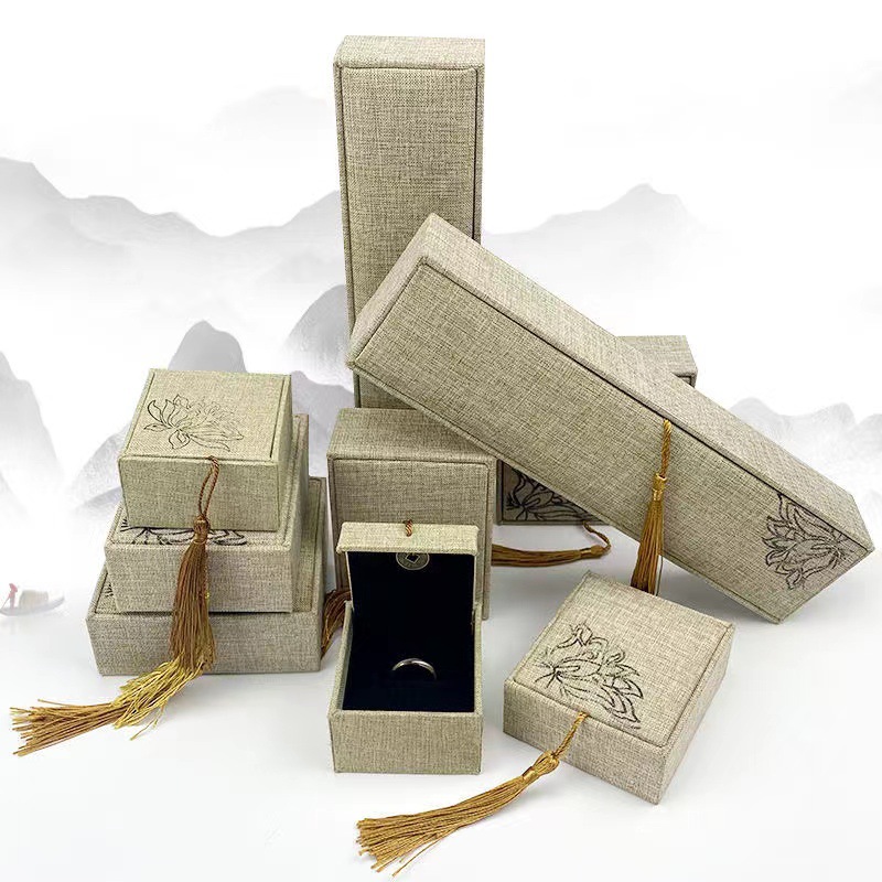 Vintage Chinese-style calligraphy and cultural artifact brocade tassel antique-style jewelry box, Buddha bead bracelet box, jade ware rings, finger necklaces
