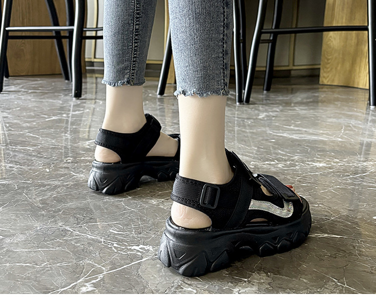2026 verano nuevo padre sandalias mujeres muffin zapatos deportivos red popularidad de moda romana zapatos de playa de estudiantes