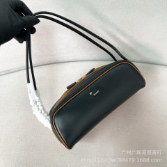 Pラダの新しいポータブルボウリングボールコントラストカラーのハイエンドシングルショルダー通勤脇の下バッグは高品質でクロスボーダー1BC24に適しています