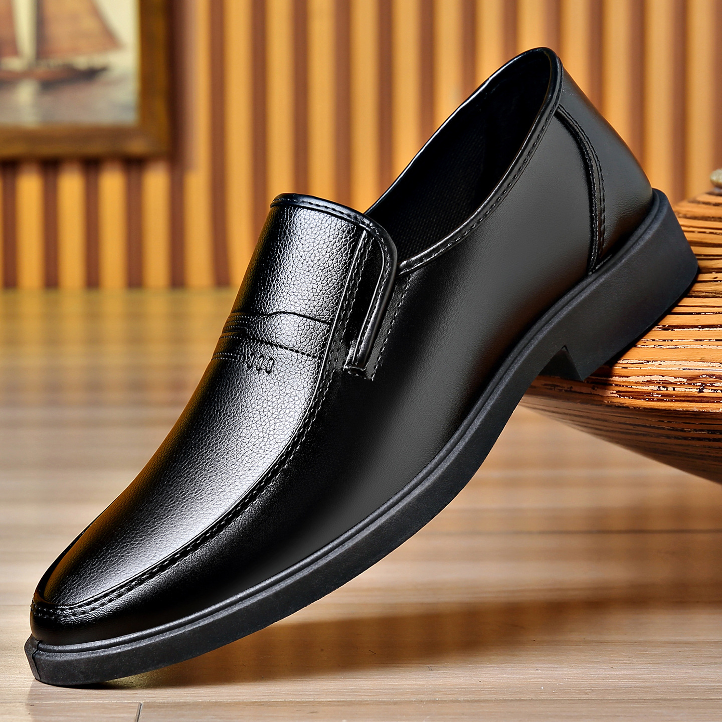 Zapatos de cuero para hombres, zapatos de cuero de gran tamaño transfronterizos para hombres, zapatos de cuero de laqueados, ropa casual de negocios, zapatos de cuero de punta británicos coreanos para hombres