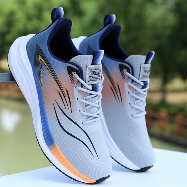 Warm lightweight running sneakers