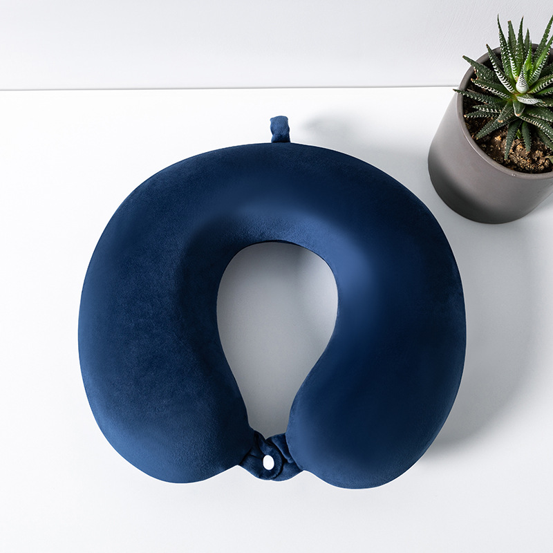 Almohada en forma de U de felpa corta azul marino