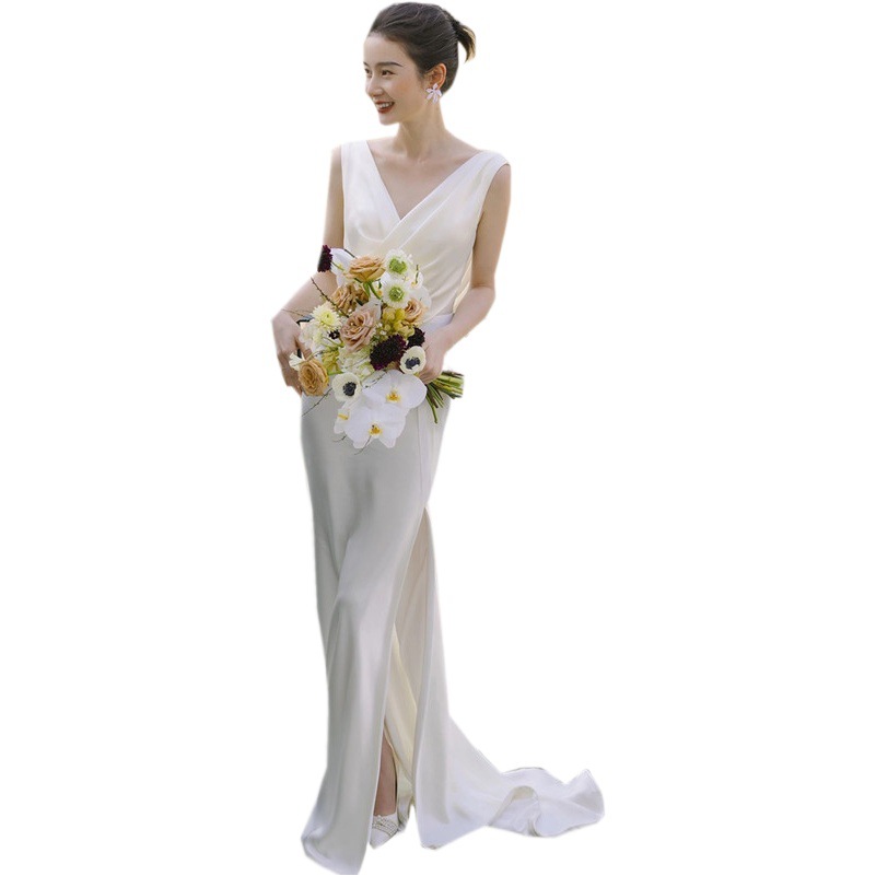Vestido de novia ligero estilo francés, nuevo modelo 2026, vestido blanco adelgazante con cuello en V y pequeña cola, estilo forestal sencillo para fotografía de viajes, ideal para recibir invitados y salir.
