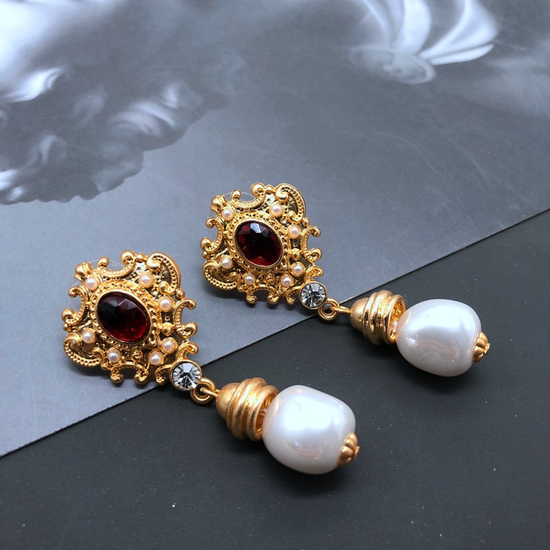 10g Weight No Inlaid Inlay Material Earrings, Ear Studs Classification Travel Occasion Heart Pattern Women'S Gender Fashion Style White, Green, Gold, Silver, Black Color Electroplating Real Gold Color Enamel Glaze Flower Pearl Gems Ear Clip Wholesale 4