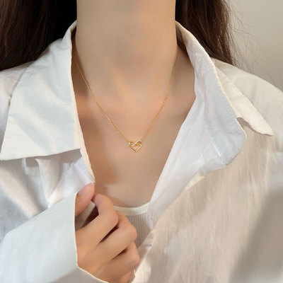 Colar de coração com diamante para mulher estilo minimalista_voghion.com