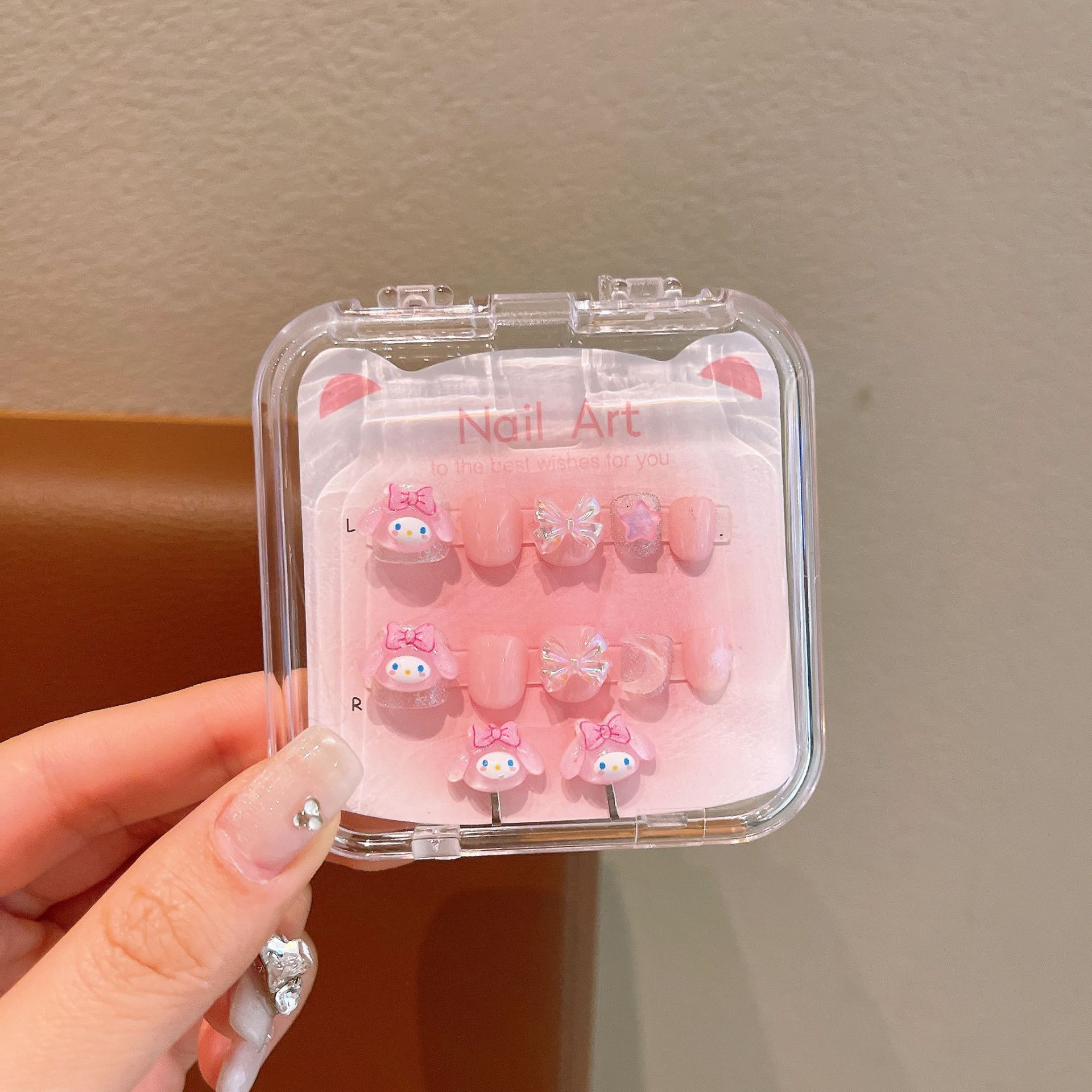 Niños usan piezas de manicura cortas autoadhesivas de alta sensación de mini color gelatina de dibujos animados chicas manijas falsas