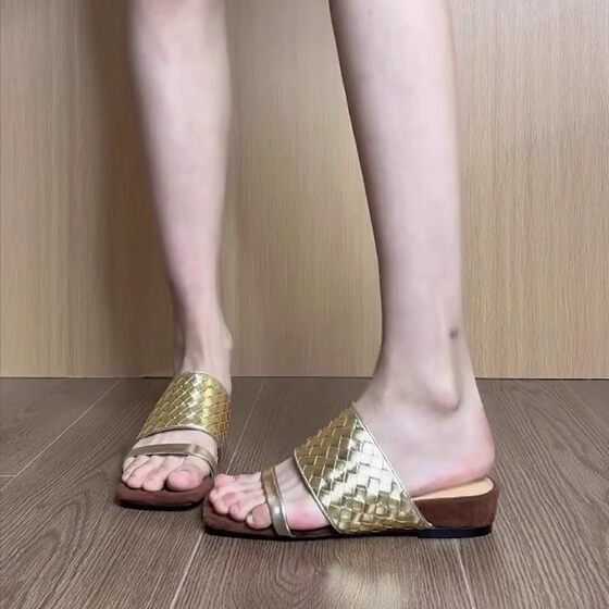 Sheepskin version ~ French small slope heel not tired feet sandals beautiful woven toe Roman shoes wear exquisite women's shoes