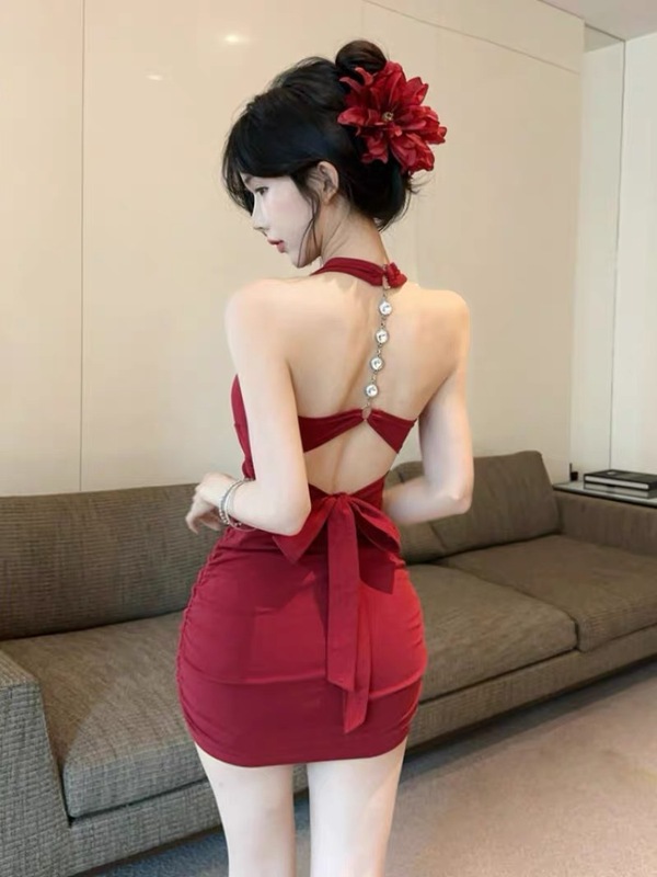 Daomai Hot Girl チェーンホルターネックストラップデザインバックレスサスペンダードレスレディーススリムピュアスカート|undefined