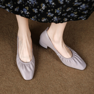 ����Ь����Ƥ���^��ЬŮ�¿��ļ��дָ������\�ڰ�ɫ�߸�Ьܛ��