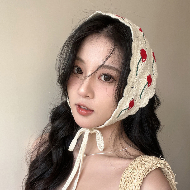 Coreano ins dulce toallas de triángulo de mujer bordadas de almendras agujeros de punto a mano correa de cabello pañuelo de dopamina
