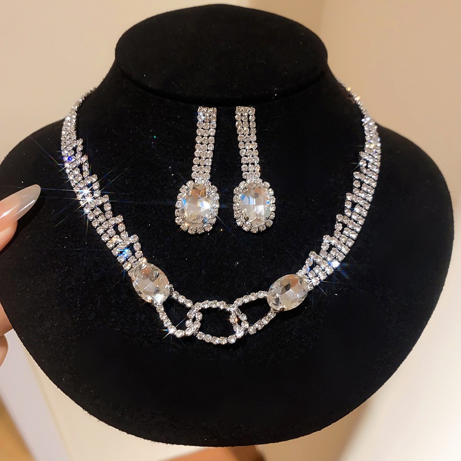 Collar de pendientes de diamantes con gotitas de agua transfronterizas europeas y americanas, colgante de moda de lujo ligero, cadena de clavícula, celebridad de Internet, joyería de alta gama, mujer