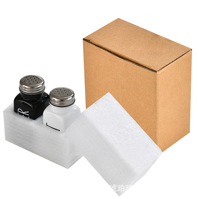 Amazon popular esparcidor blanco y negro botella de pimienta y sal caja de condimento pimienta y sal traje de pimienta frasco de condimento de vidrio cuadrado