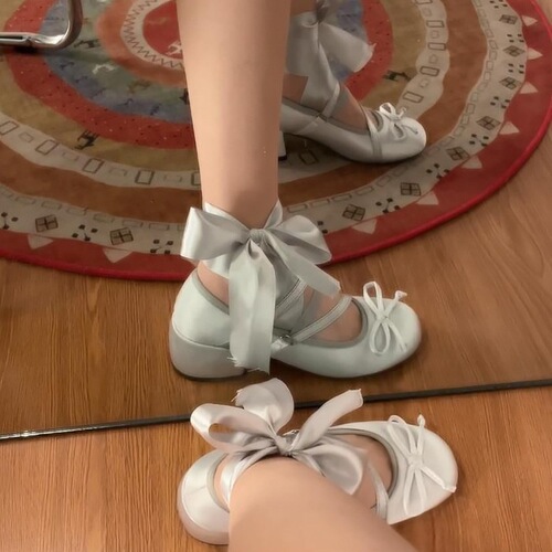 Simple and gentle French thick heel Mary Jane shoes for women 2024 new summer shallow mouth small fragrant style round toe silver shoes