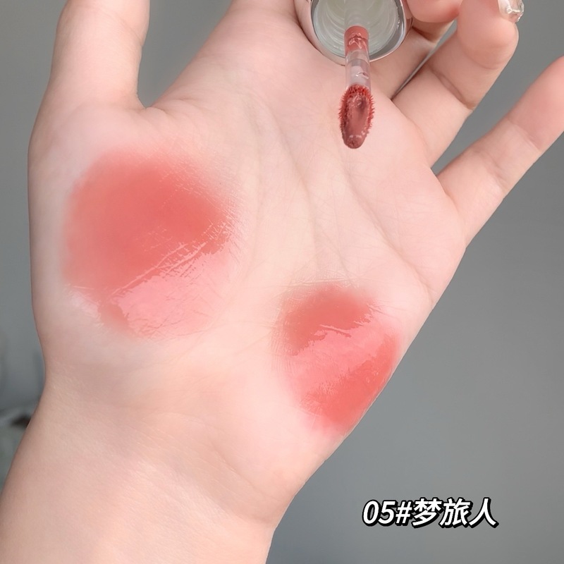 Gege bearゴゴ熊は甘くて柔らかくて潤いがあります。唇の釉薬が透き通っています。鏡面防水はカップの口紅がつきにくいです。|undefined