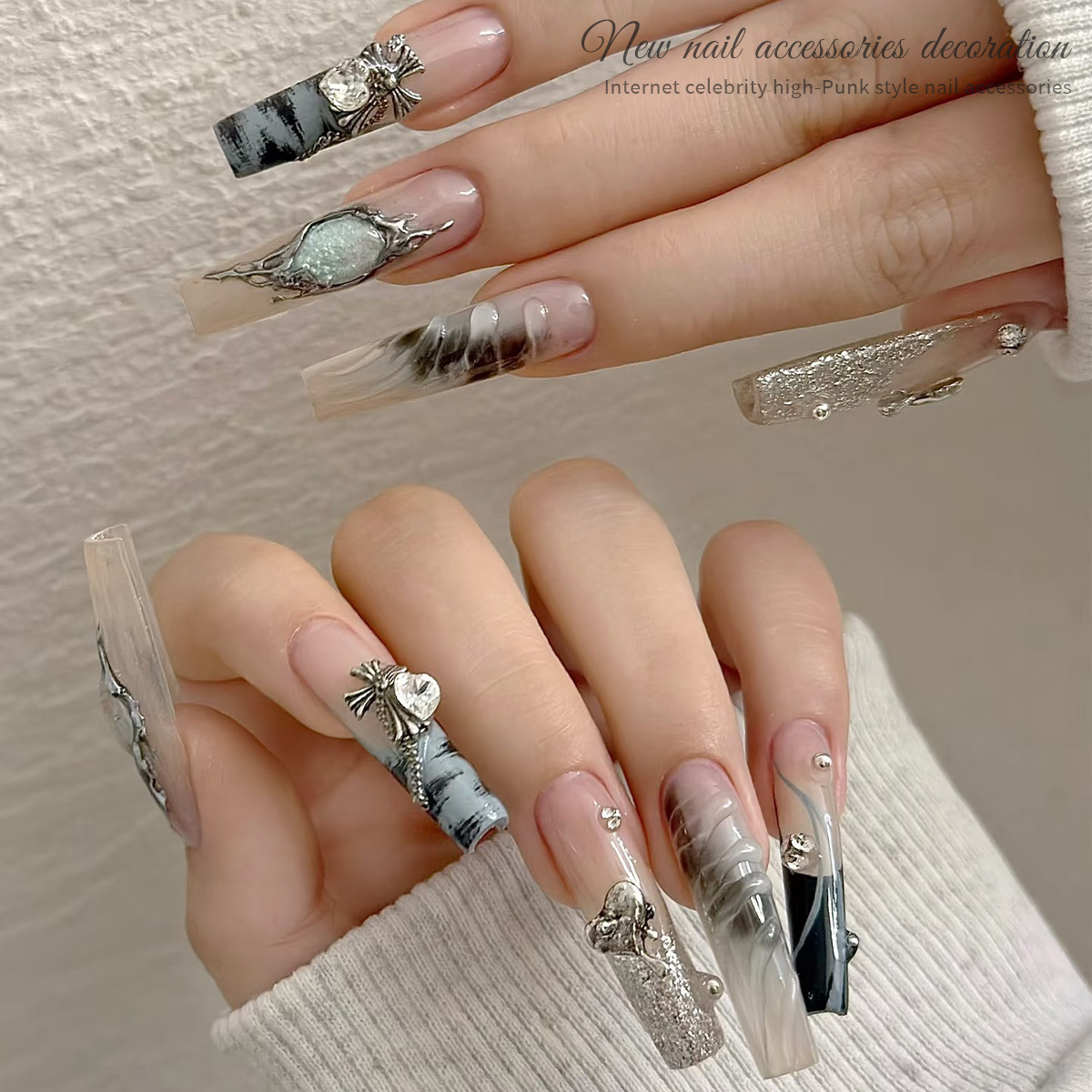 Red famosa nueva retro Crohe joyería punk cruz de plata oscura accesorios de uñas metálicas al por mayor