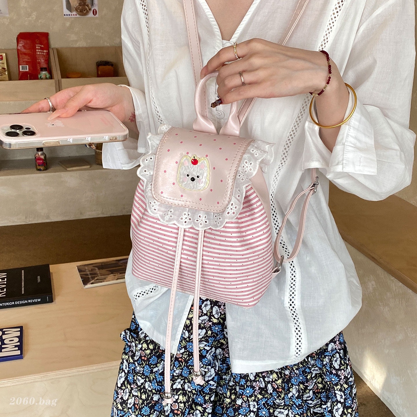Nicho Zhong Commuting Girl Stripes 2026 Mochila de mujer de dibujos animados de gran capacidad de viento de encaje nuevo diseño mochila encantadora