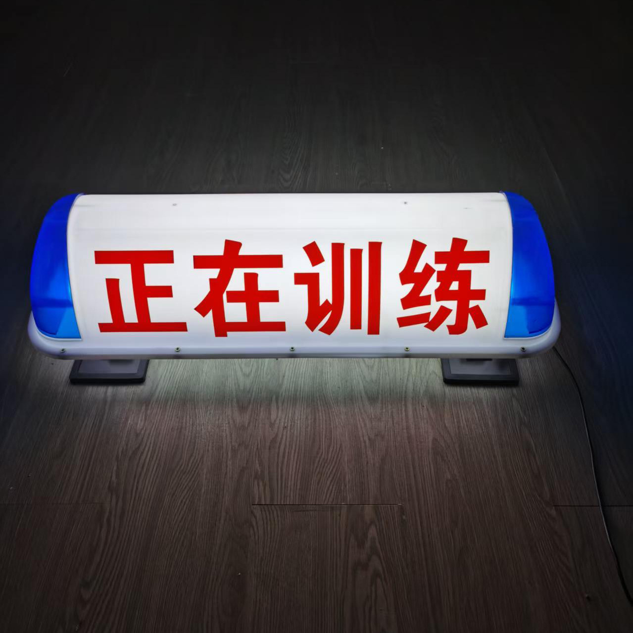 Cross-border best-selling magnetic LED roof light for coaches, taxis, and dump trucks, 120 km/h speed