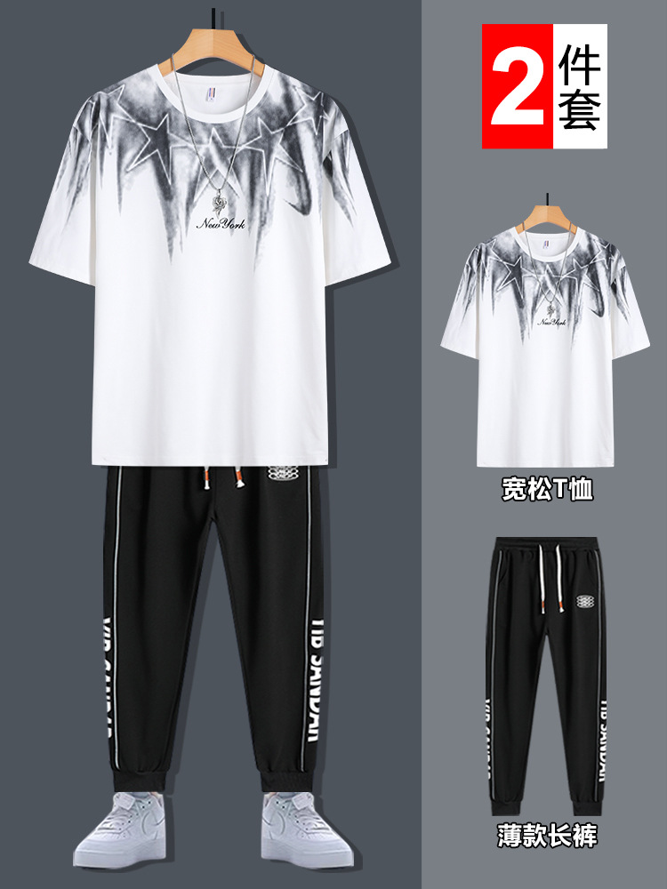 Conjunto de dos piezas de camiseta holgada y pantalones cortos a juego para hombre, estilo juvenil, moderno, deportivo e informal para verano.