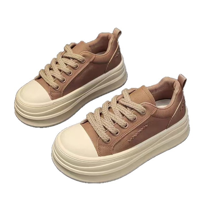 Yang mi tiene el mismo zapato de placa de suela gruesa para mujeres en el otoño de 2026, el nuevo modelo explosivo se mantiene caliente y retro, y las zapatillas deportivas de ocio para mujeres.
