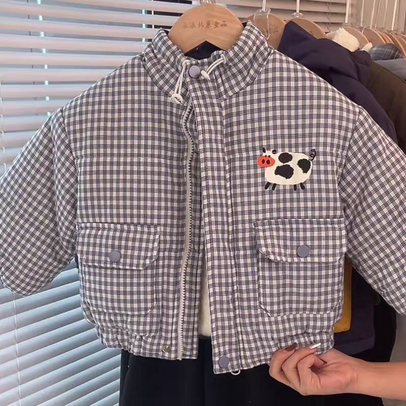 New winter thickened plaid cotton-padded coat for children, cute Korean style, cartoon design, warm fleece-lined jacket for toddlers and preschoolers.