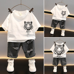 子供の夏服の越境子供服2025夏の新型のごろつきのかっこいい男の子の半袖の2セットの薄いタイプの服のファッション