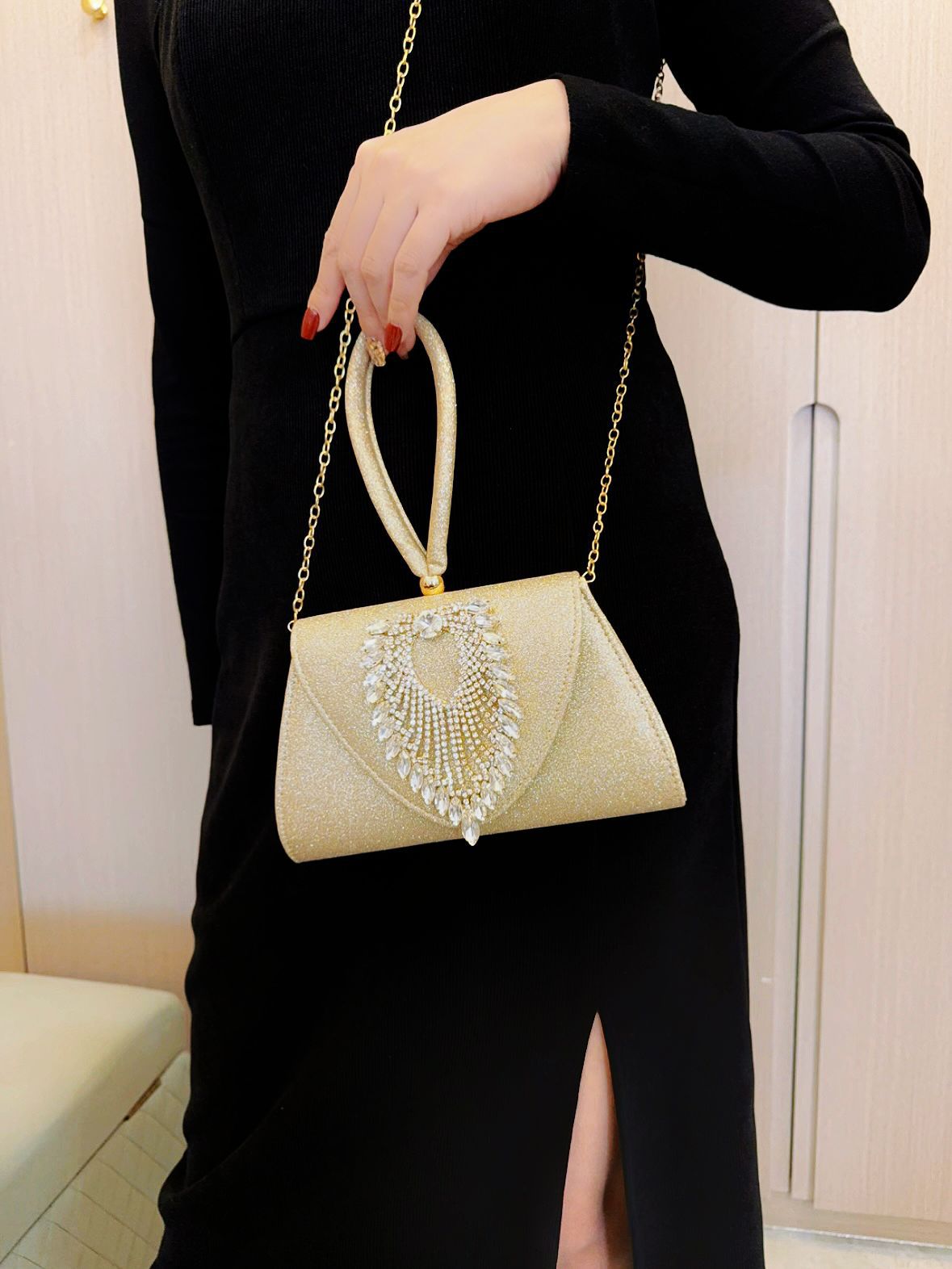 Women's Polyester Solid Color Vintage Style Classic Style Shell Flip Cover Evening Bag display picture 5