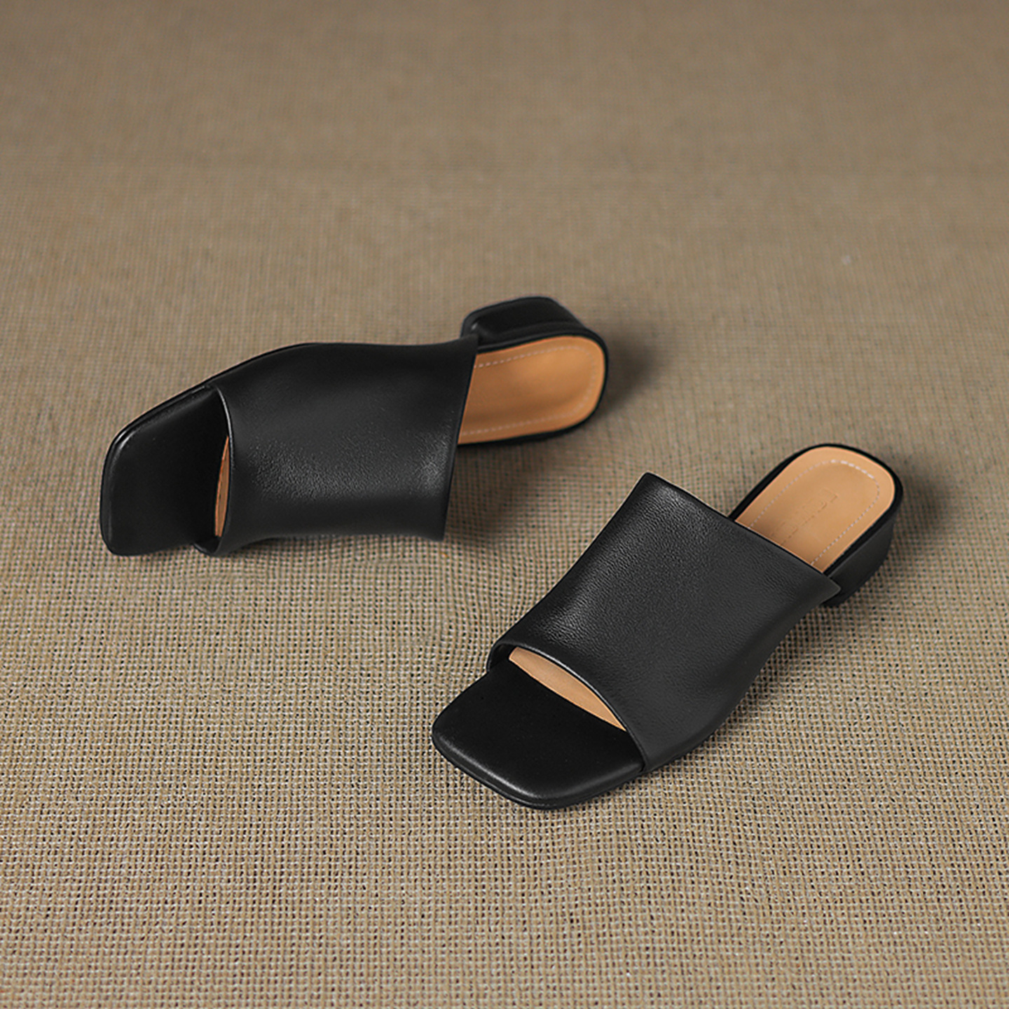 Sandal hở mũi nữ gót thấp quai ngang đế bằng 2,5 cm — Hạnh sắc (cao 2,5 cm) chi tiết 36