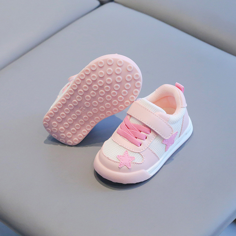 Versión coreana de las nuevas zapatillas de deporte para bebés, zapatos para niños pequeños para niñas de moda, zapatos individuales antideslizantes de suela suave para niños, zapatos para niños decorados con estrellas