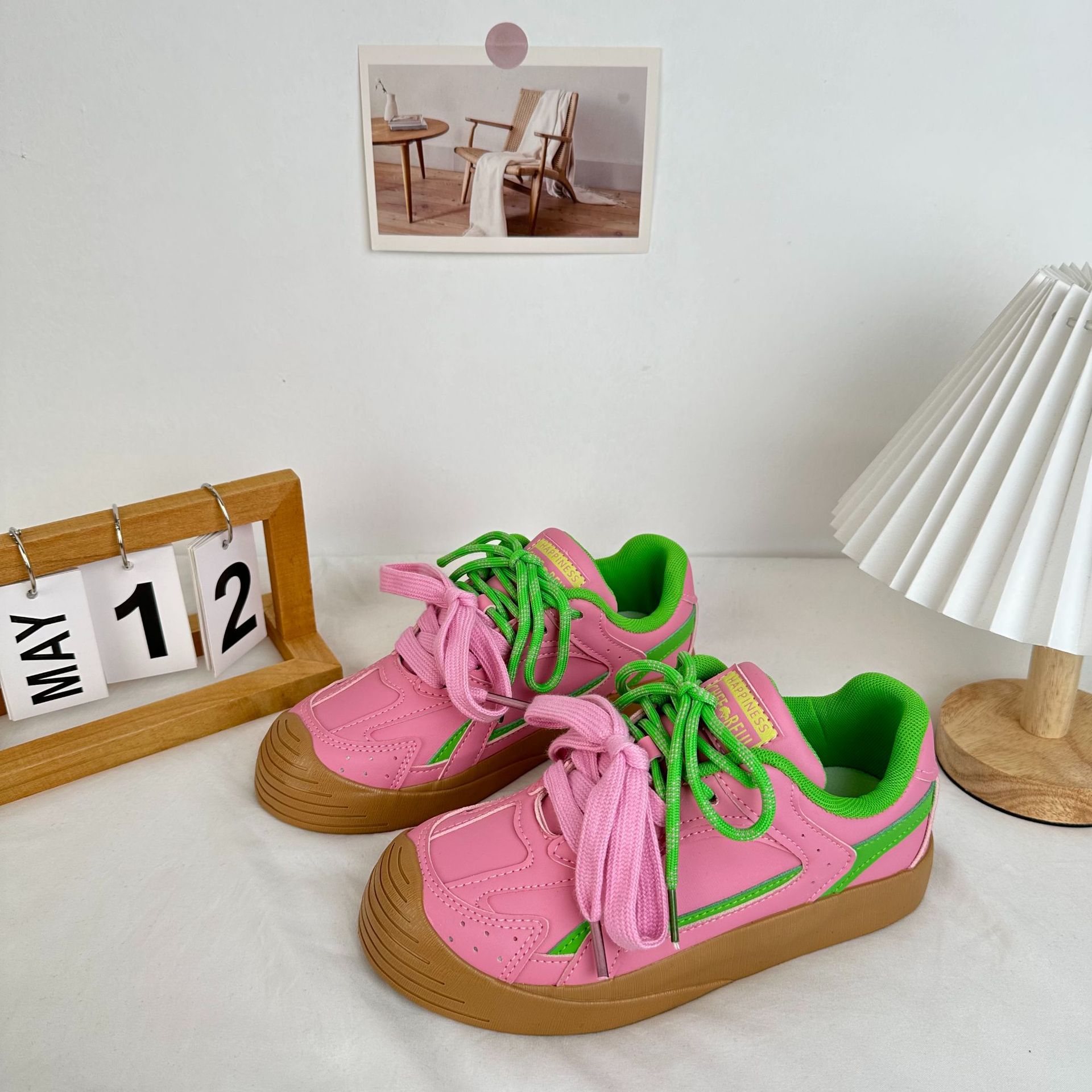 Yuanbo 2024 modelos de primavera versión coreana de los zapatos de lona estilo Harajuku, zapatos de payaso de todo fósforo para estudiantes, zapatos blancos de ocio deportivo