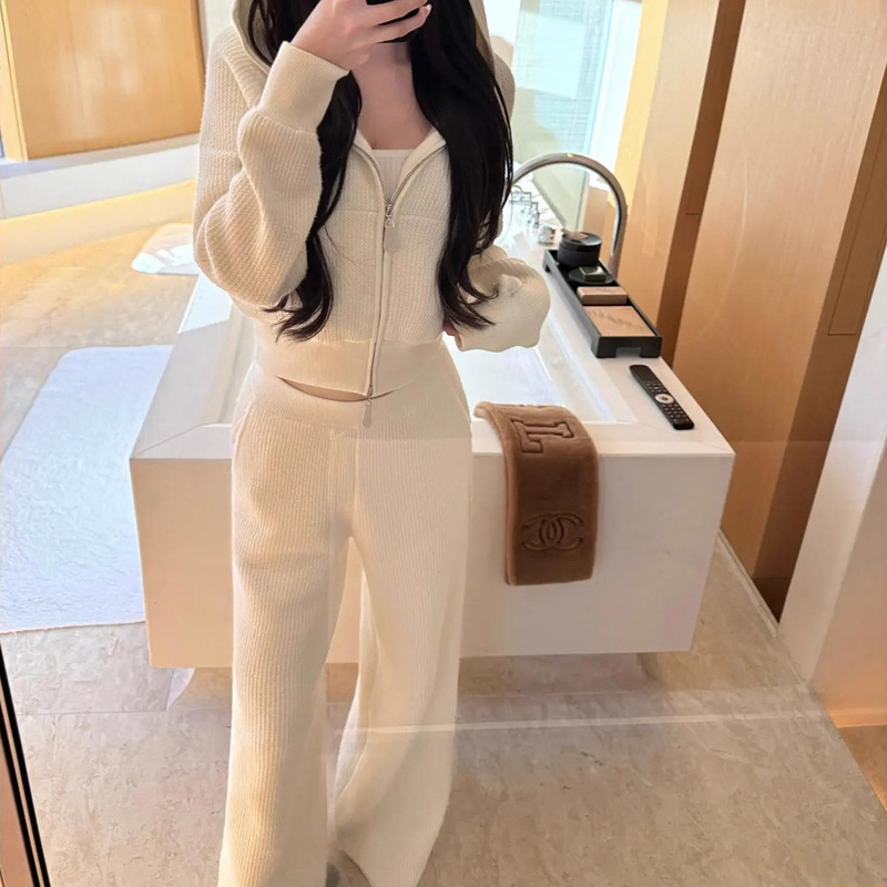 Series Textured Sense Imitation Mink Velvet Lined Old Money Cardigan Knitted Top Trousers Slimming Daily Casual All-match suit Series Textured Sense Imitation Mink Velvet Lined Old Money Cardigan Knitted Top Trousers Slimming Daily Casual All-match suit