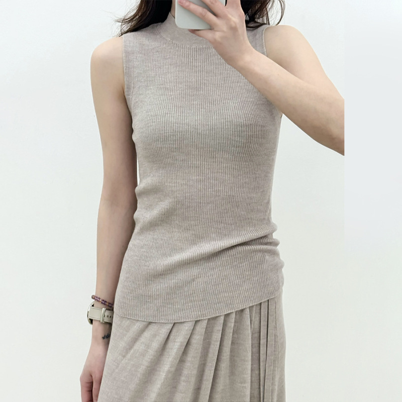 Half-High Collar Knitted Vest Made of Mulberry Silk and Wool, Sleeveless Base Layer, Inner Layering Shirt, 70% Wool