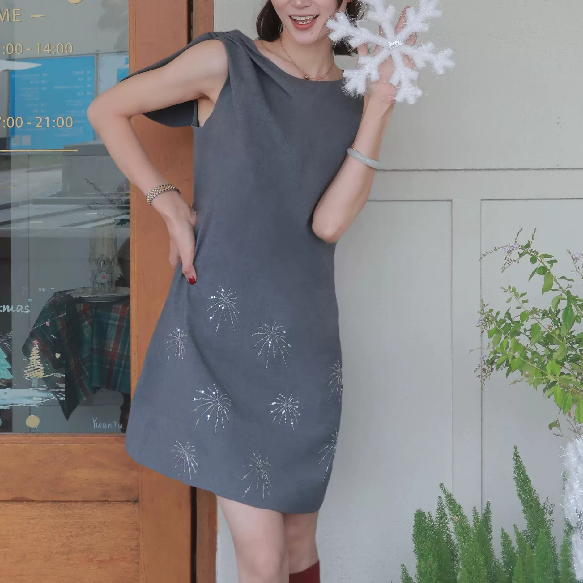 WS绵羊毛混纺无袖荡领背心连衣裙女26春新款烟花刺绣A字裙S1QZ010