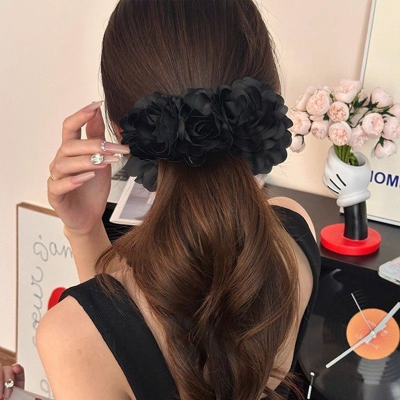 Caro con rosa roja clip de agarre para mujeres 2025 nuevo toque de cabeza de flores de super hadas explosión clip de tiburón