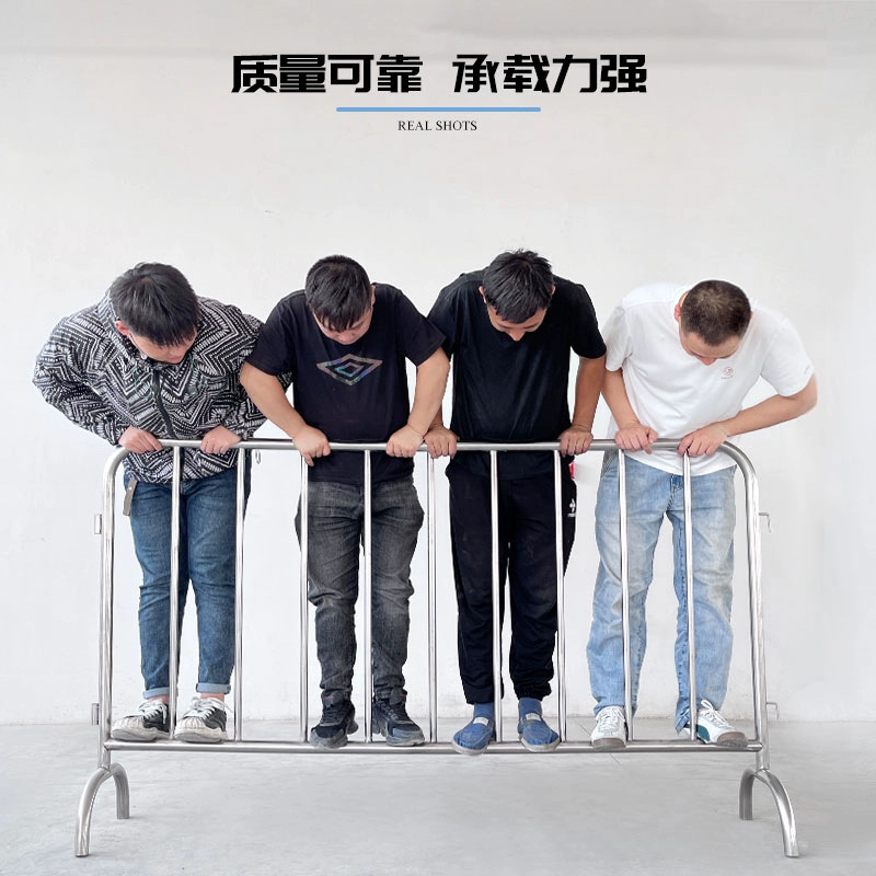 高耐久性操场防护栏产品展示图