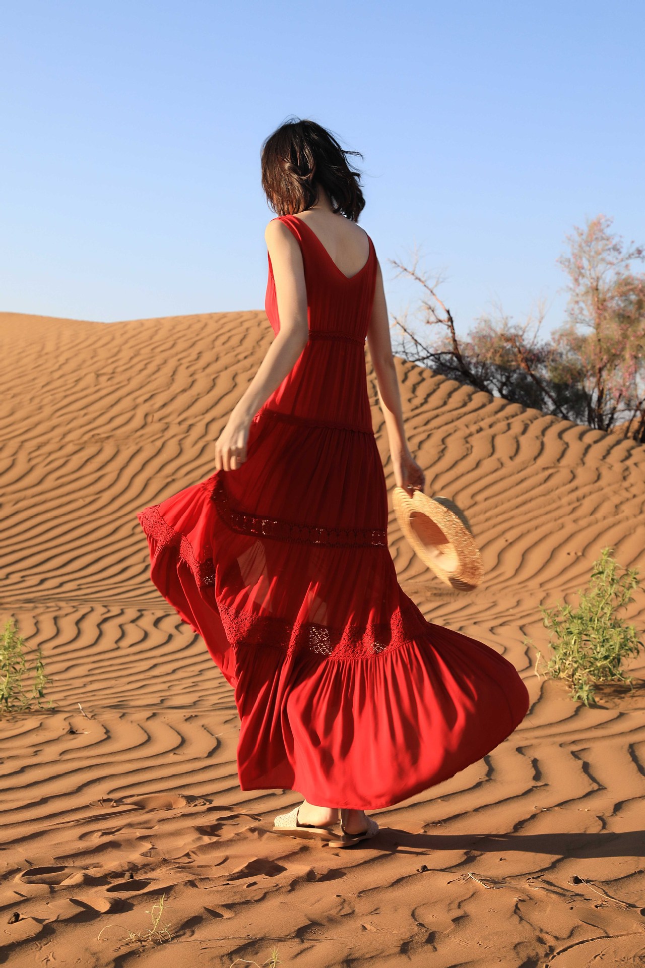 迪拜摩洛哥旅拍沙漠红裙西藏青海湖海边度假长裙女神露背礼服F266-阿里巴巴
