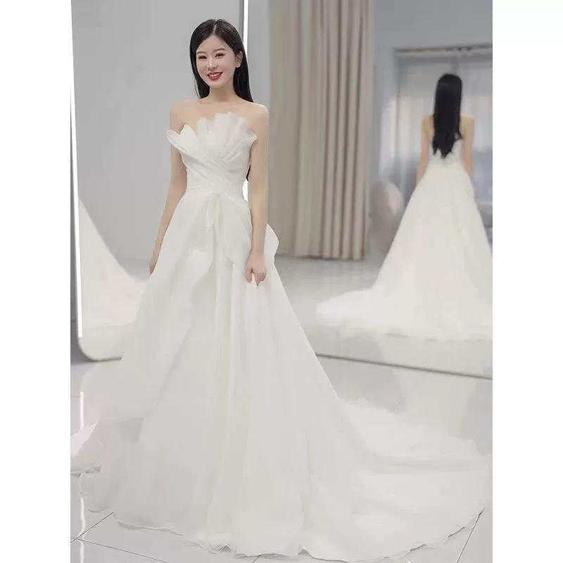 Легкое свадебное платье 2025 новая невеста корсет-бюстье, простой шифоновый наряд, облегающая основная пряжа, прогулочный образ, шифоновый небольшой хвост