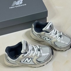 NB530子供用の靴とカジュアルな男の子と女の子の運動靴と子供のネットの大きい子供の滑り止めの屋外