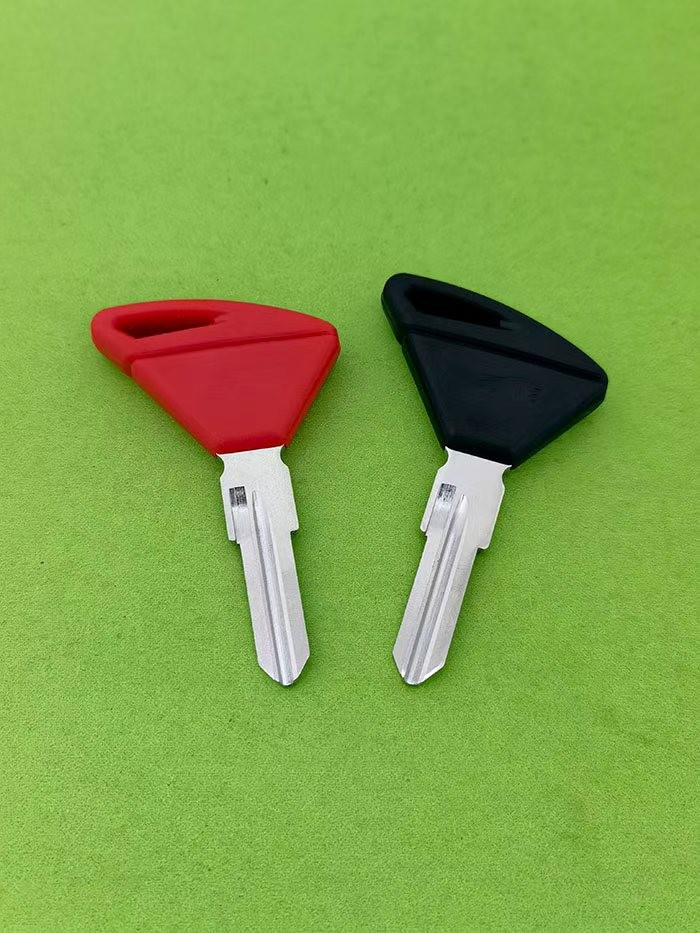 Motorcycle Key Handle Can Be Fitted with a Chip and Short Key Blank, Suitable for Italy, Triumph, Aprilia, Ktm