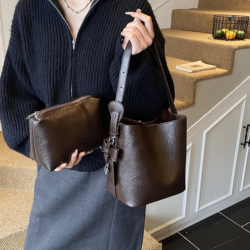 Retro Simple Handbag for Women 2026 New Fashion Bow Tie Bucket Bag with Texture Single Shoulder Crossbody Bag