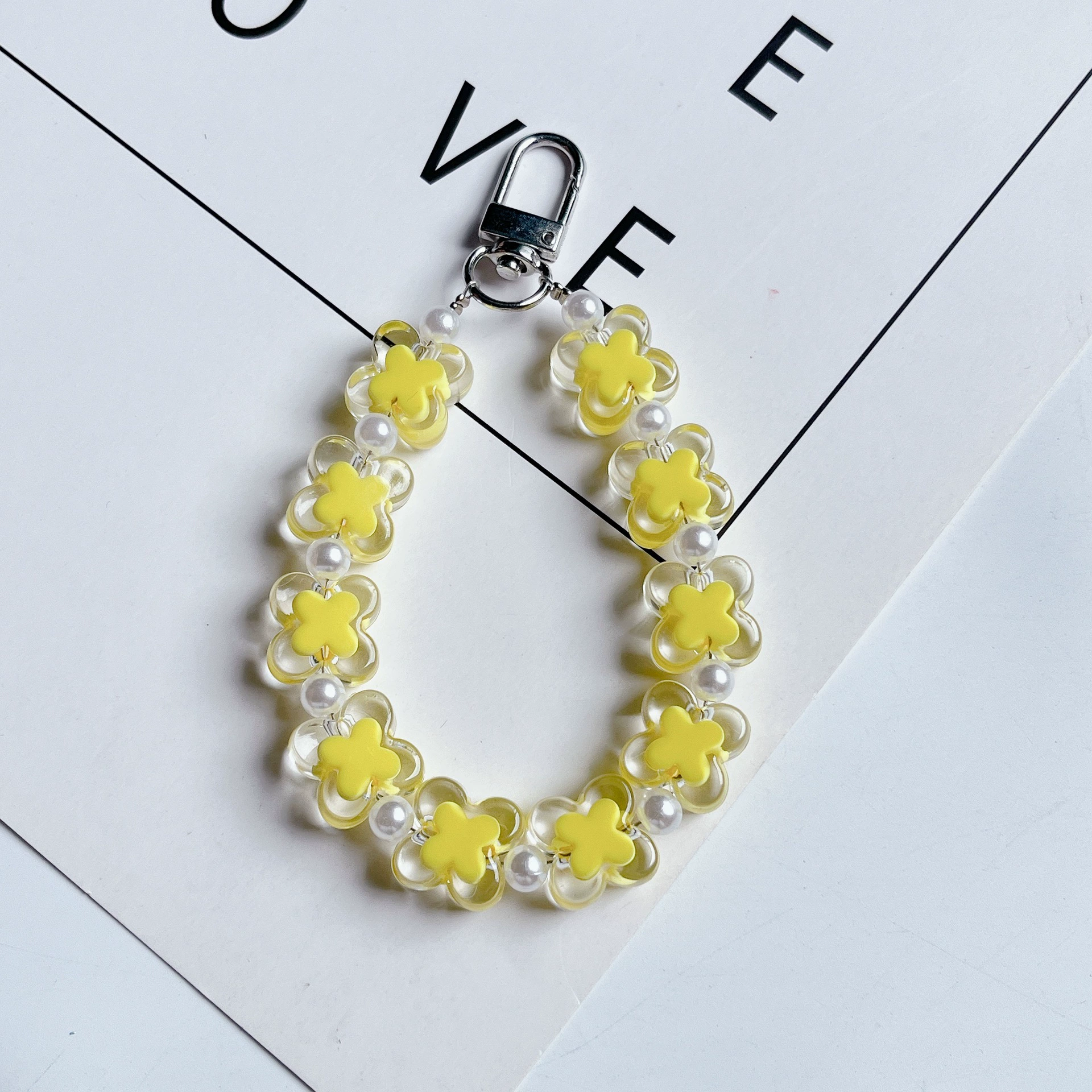 Аcrylic beaded bracelet handmade, beads, accessory, accessories, headphones, keychain, four-leaf clover, DIY