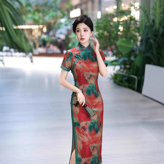 Hong Kong Style Kuo Wife Chinese Long Wide-brimmed Cheongsam Spring and Summer 2025 New Wedding Banquet Temperament Dame Old Shanghai Gown