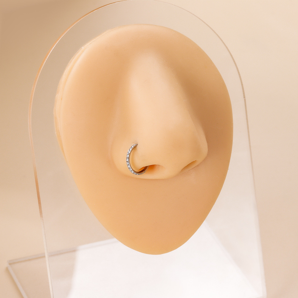 Simple Style Round Titanium Inlaid Zircon Nose Ring display picture 4